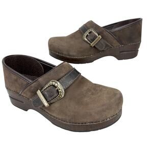 Dansko Clogs Size EU 40 Brown Pammy Milled Nubuck Slip On Buckle Accent Nurse